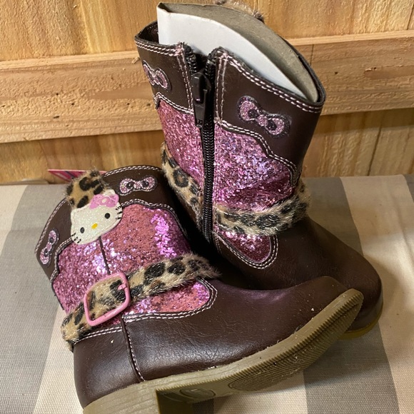 Hello kitty boots - Picture 2 of 3